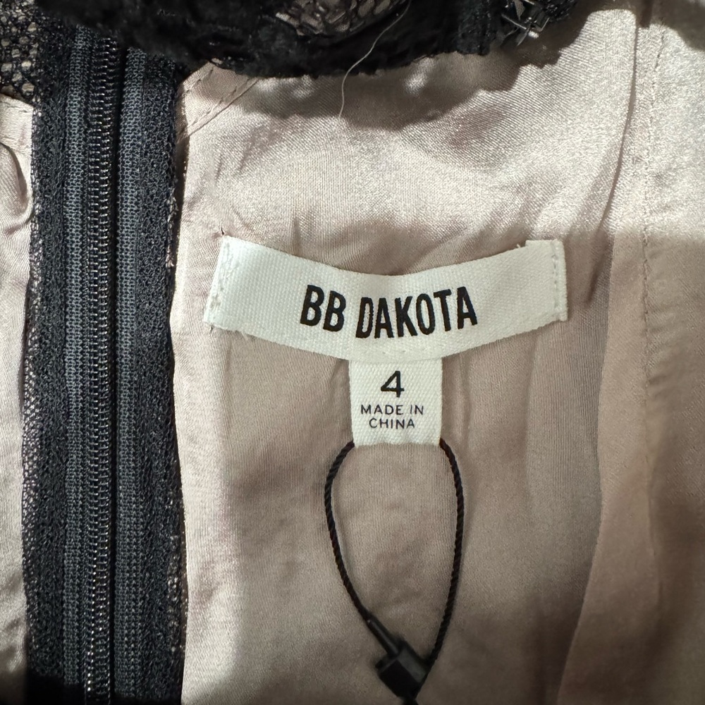 NWT🖤BB DAKOTA Women's Hale Scalloped Black Lace Dress Size 4 - Picture 8 of 14